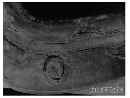 使用在硫酸酸洗液中的AISI316鉤具，其焊縫周圍發(fā)生的晶間腐蝕